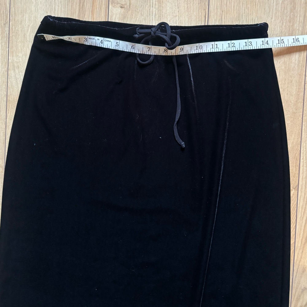 Jones New York Black velvet maxi skirt - Picture 3 of 4
